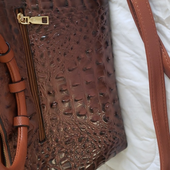 Alligator Style Leather Purse - Picture 16 of 16